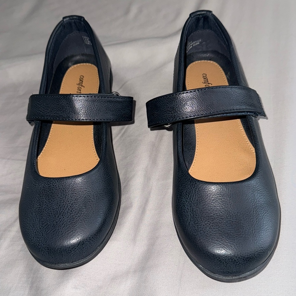 Womens Comfortview NWOT faux leather loafers, sz 7.5W, Velcro strap,rubber soles